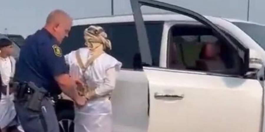 اخبار اليمن | بسبب استخدامه لقناصة.. الشرطة الأمريكية تعتقل عريس يمني أثناء زفافه!