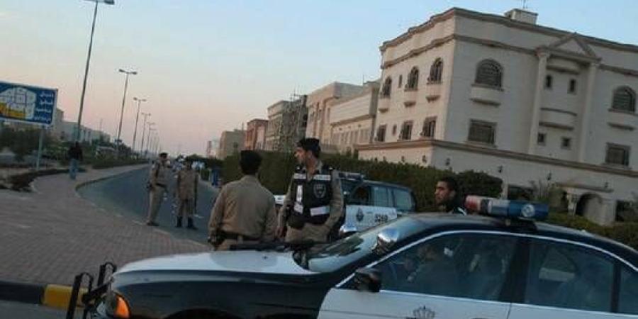 الكويت.. ضبط سوري بحوزته 250 طلقة رشاش وملابس عسكرية (صور)
