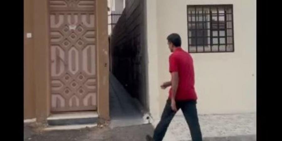 فيديو مؤثر.. سعودية استقطعت جزءاً من منزلها كممر للمصلين بحائل