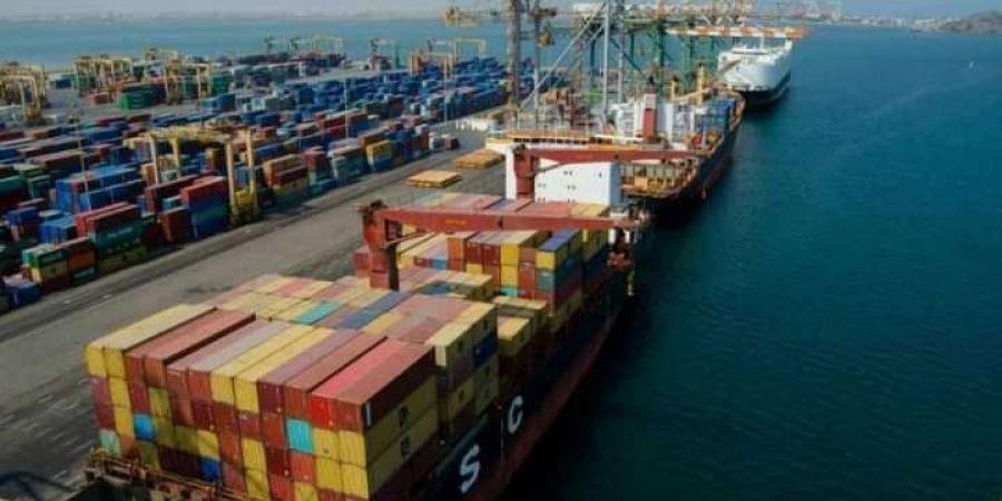 اخبار اليمن | فضيحة : كيان ينتحل صفة أممية يحوّل السفن من ميناء عدن إلى الحديدة
