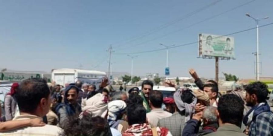 اخبار اليمن | هكذا كان موقف الحوثي من وقفة احتجاجية بصنعاء