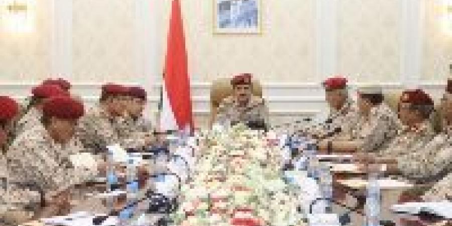 اخبار اليمن | الداعري يشدد على أهمية الضبط والربط العسكري