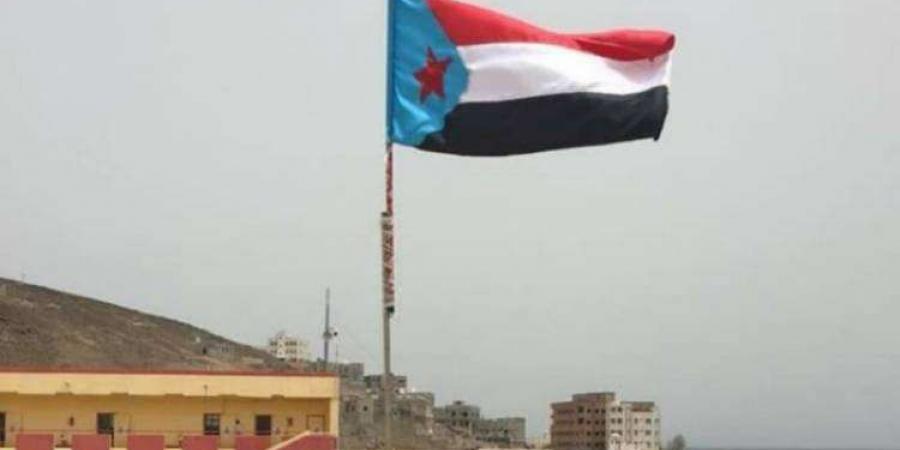اخبار اليمن | قيادي في الانتقالي : الزبيدي ونائبيه المحرمي والبحسني يخوضون معركة خاصة ومفصلية