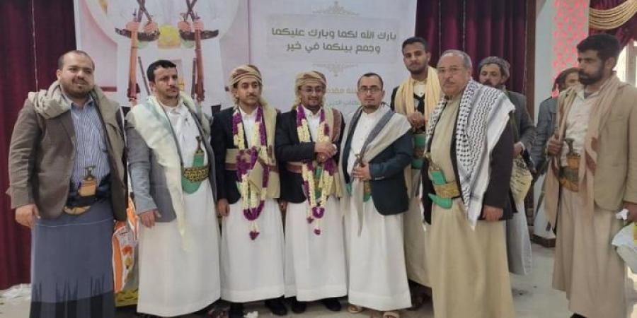 اخبار اليمن | شاهد : قيادي حوثي يثير الجدل بما فعله في حفل زفاف نجلي ‘‘محمد قحطان’’ المختطف منذ 9سنوات
