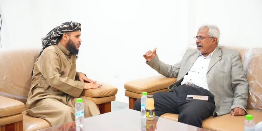 اخبار اليمن | مدير دائرة القضاء العسكري يزور معسكر قيادة قوات درع الوطن في عدن