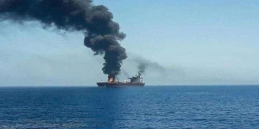 اخبار اليمن | أول تعليق حكومي على  استهداف الحوثيين لسفينة ”صينية” واندلاع الحريق بداخلها في البحر الأحمر