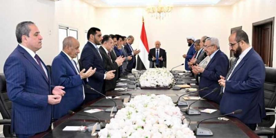 اخبار اليمن | تحركات كبيرة ومكثفة للرئيس العليمي لتفعيل مؤسسات الدولة من عدن والخطوة الكبرى بعد عيد الفطر المبارك