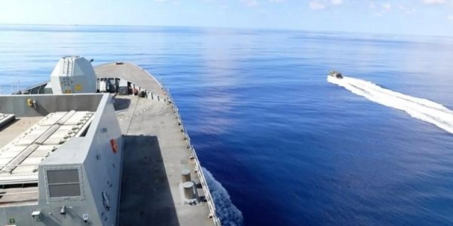 اخبار اليمن | تقرير: على متن السفينة "إتش إم إس دايموند" وهي تواجه هجمات الحوثيين