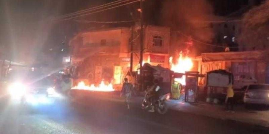 اخبار اليمن | تعز..إندلاع حريق هائل في ”طرمبة” محطة