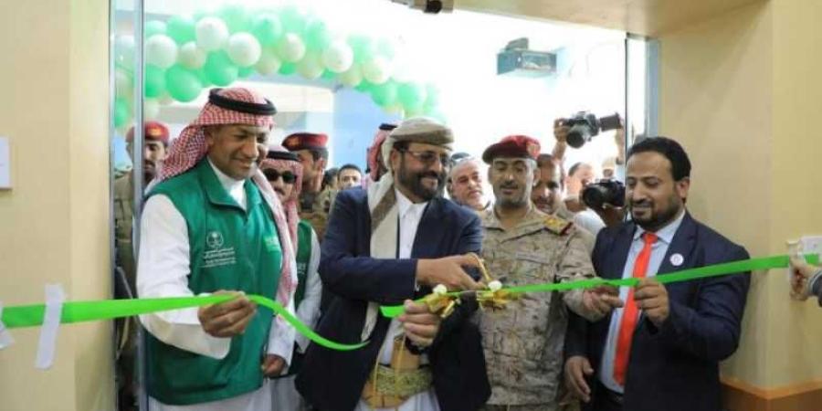 اخبار اليمن | العرادة يفتتح مشاريع صحية وتعليمية بمحافظة مأرب بدعم سعودي