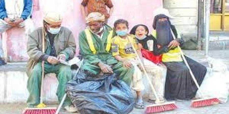 اخبار اليمن | ”صائمة وماتت نظيفة”: وفاة طفلة أثناء تنظيف شارع في إب يثير غضب اليمنيين