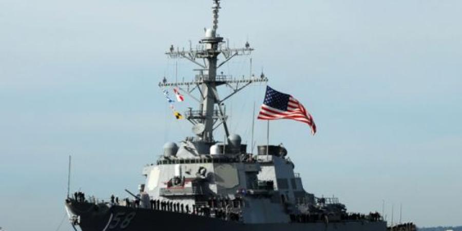 القيادة الأمريكية الوسطى: الحوثيون أطلقوا صاروخا باليستيا باتجاه سفينة أمريكية في البحر الأحمر