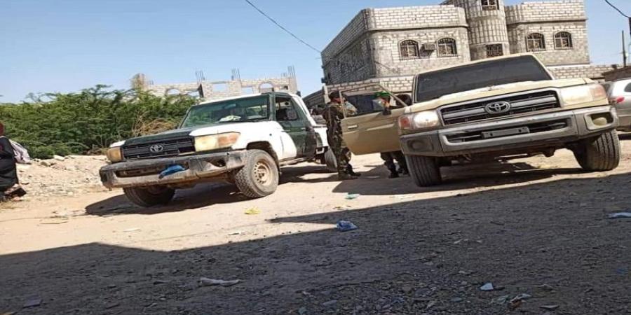 اخبار اليمن | عصابة تتبع مليشيات الحوثي ترغم مواطن التنازل عن منزله وسيارته بقوة السلاح