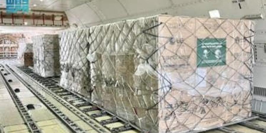 مغادرة الطائرة السعودية الـ15 لأوكرانيا.. تحمل 70 طنا من المواد الغذائية