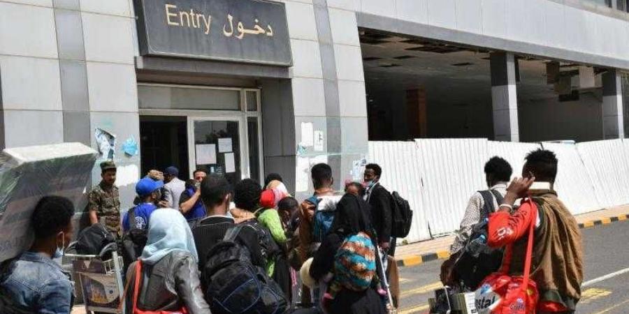 اخبار اليمن | ترحيل 157 شخصًا عبر مطار صنعاء.. وإعلان حوثي بشأنهم