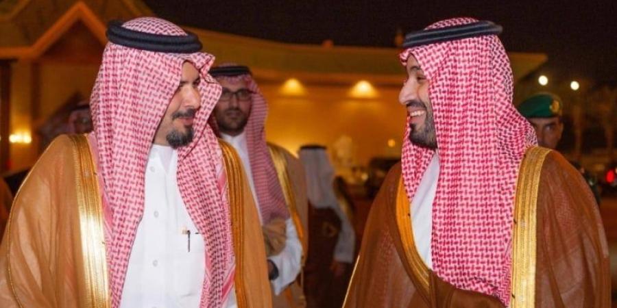 اخبار السعودية - بالصور والفيديو: ولي العهد‬⁩ يغادر المدينة المنورة وفي مقدمة مودعيه أمير المنطقة ونائبه