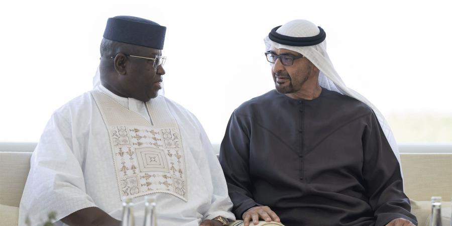 محمد بن زايد ورئيس سيراليون يبحثان علاقات البلدين