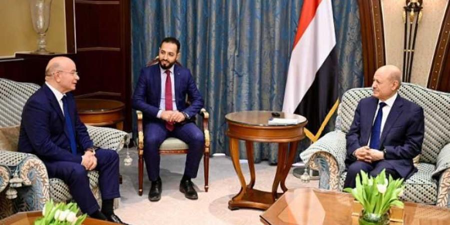 اخبار اليمن | الرئيس العليمي يعقد لقاءات مع سفراء الصين وتركيا وفرنسا