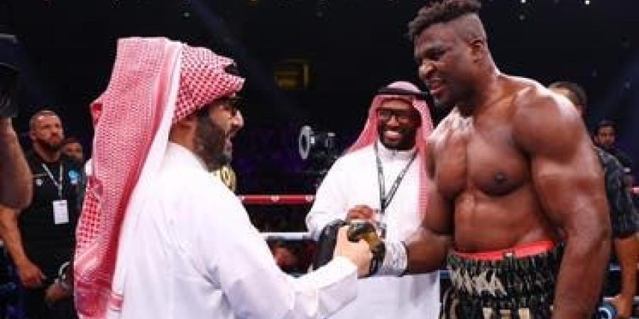 ديلي ميل: تركي آل الشيخ الرجل الذي يقف وراء نزالات الملاكمة السعودية الكبرى