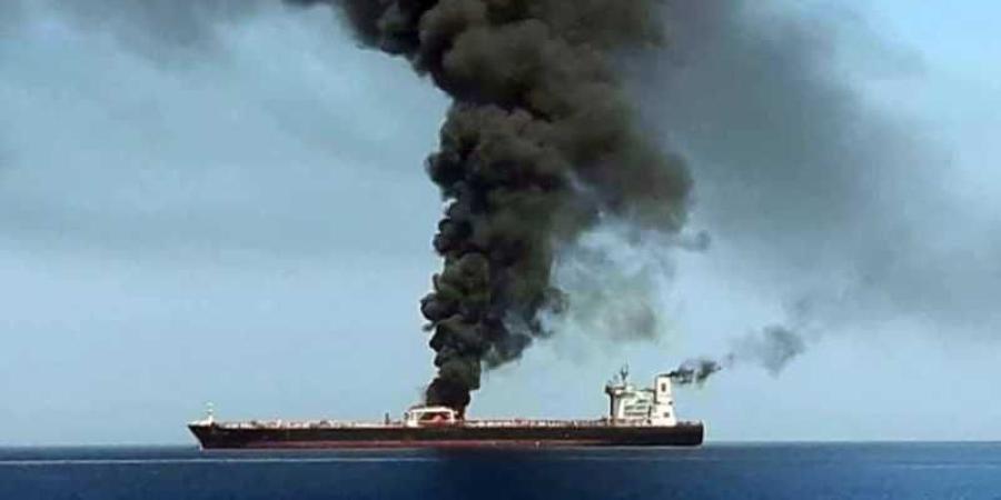 اخبار اليمن | عاجل: هجوم صاروخي على سفينة غرب مدينة الحديدة وإعلان بريطاني بشأنه