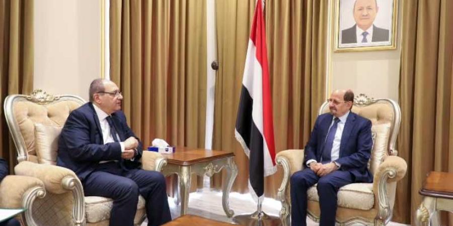 اخبار اليمن | وزير الخارجية يبحث مع السفير المصري الهجمات الحوثية بالبحر الأحمر وقرار استراتيجي مهم للبلدين