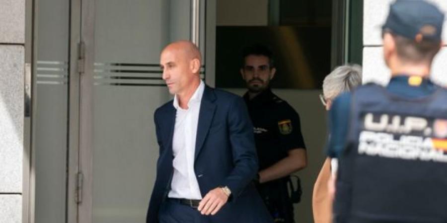 اعتقال روبياليس وسط تحقيق بشأن إقامة كأس السوبر الإسباني في السعودية (فيديو)