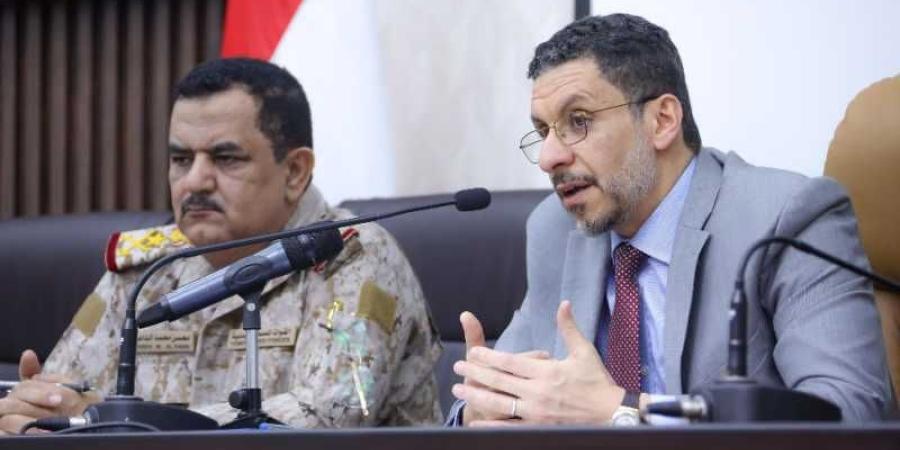 اخبار اليمن | الرعب يسيطر على قادة الجماعة الحوثية بعد قرار نوعي وصارم للحكومة للشرعية