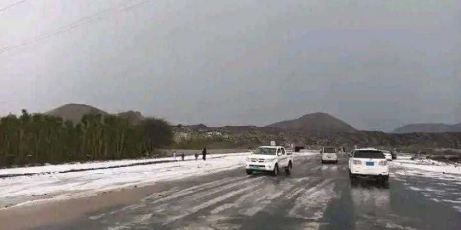 اخبار اليمن | شاهد .. البرد يغطي مناطق بصنعاء وسط أنباء عن تضرر المحاصيل الزراعية (صور)