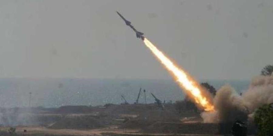 اخبار اليمن | عاجل: مليشيا الحوثي تُطلِق صاروخًا باليستيًا من تعز باتجاه البحر الأحمر!