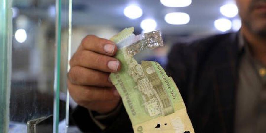 الحكومة اليمنية تمهل البنوك 60 يوما لنقل مقراتها من صنعاء إلى عدن