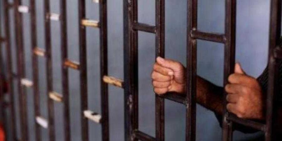 اخبار اليمن | منظمة تطالب بتشريح جثة مواطن توفي داخل سجن للقوات المشتركة وتحمل ‘‘طارق صالح’’ المسؤولية