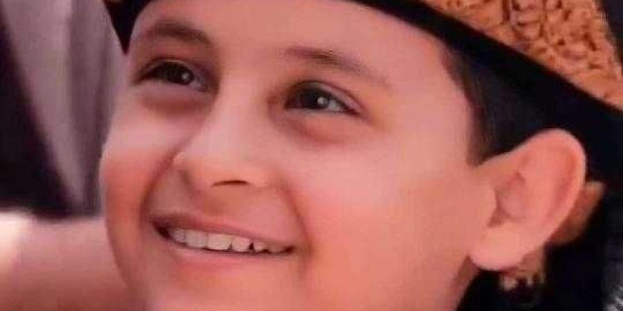اخبار اليمن | شاهد... بائع المجلجل: طفل يمني يُبهر الجميع بكفاحه وذكائه