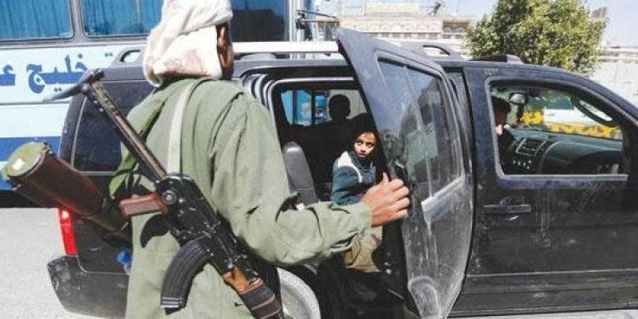 اخبار اليمن | جريمة إعدام وحشية في نقطة حوثية وسط اليمن.. ومقتل مواطن برصاص قبليين