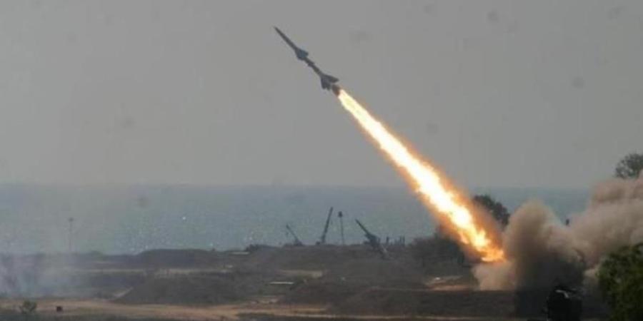 اخبار اليمن | عاجل : الحوثيون يطلقون صاروخا من تعز باتجاه البحر الأحمر