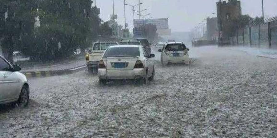 اخبار اليمن | أمطار غزيرة على العاصمة صنعاء عقب تحذيرات للمواطنين في 11 محافظة